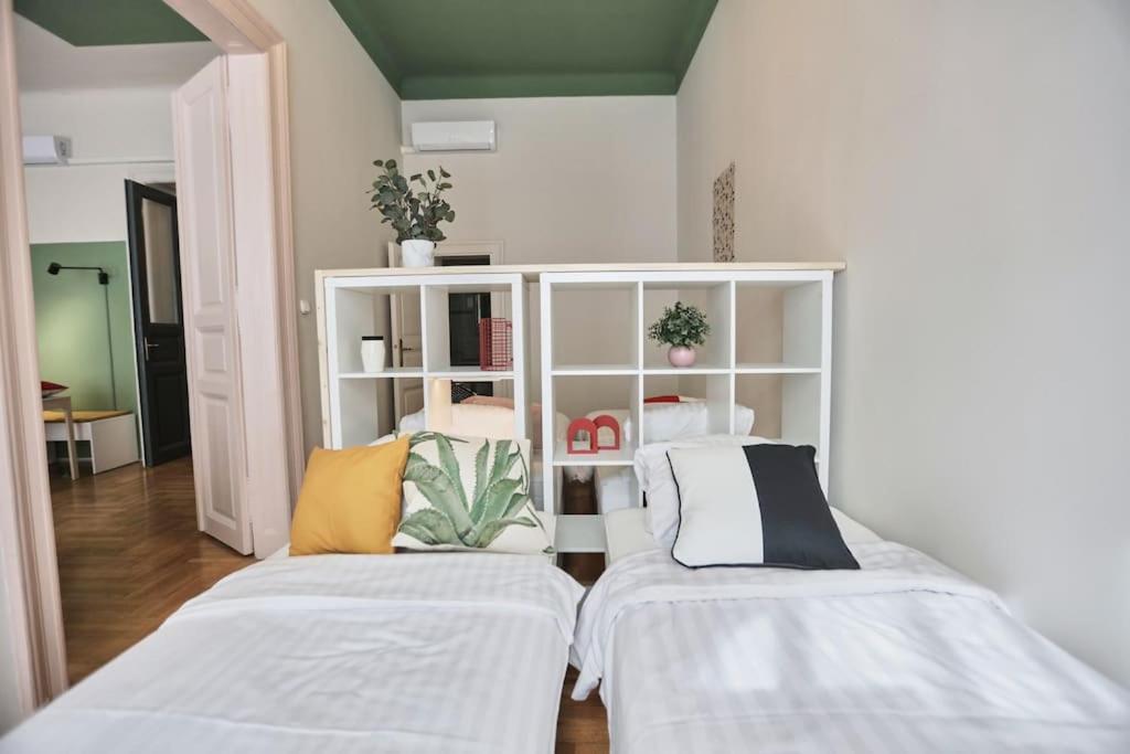 Unwind In Style W Sauna Dsgn 2Br Home 布达佩斯 外观 照片