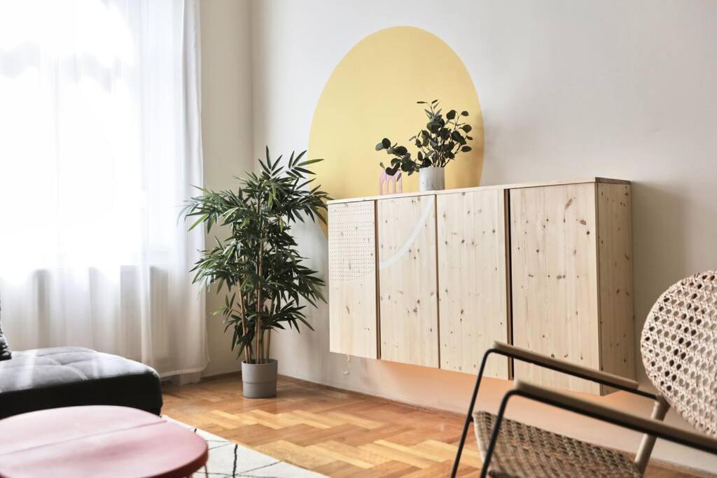 Unwind In Style W Sauna Dsgn 2Br Home 布达佩斯 外观 照片
