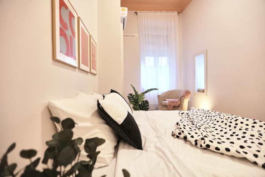 Unwind In Style W Sauna Dsgn 2Br Home 布达佩斯 外观 照片