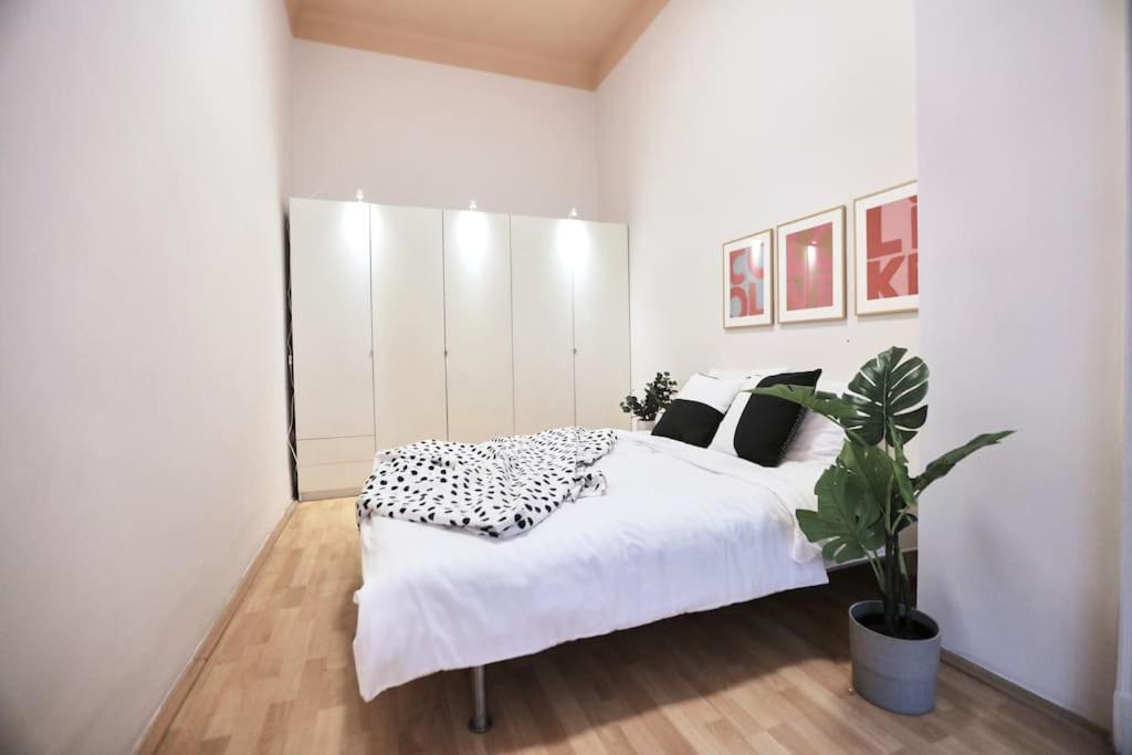 Unwind In Style W Sauna Dsgn 2Br Home 布达佩斯 外观 照片