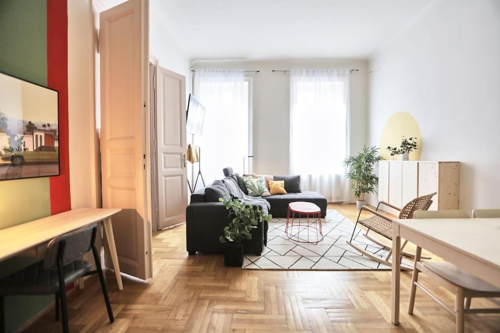 Unwind In Style W Sauna Dsgn 2Br Home 布达佩斯 外观 照片