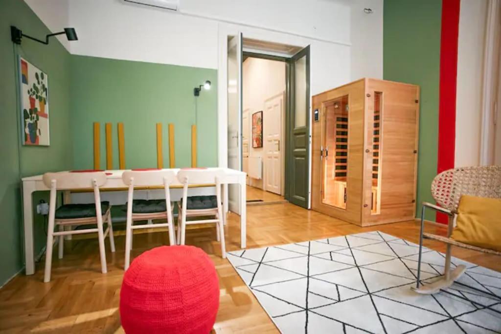 Unwind In Style W Sauna Dsgn 2Br Home 布达佩斯 外观 照片