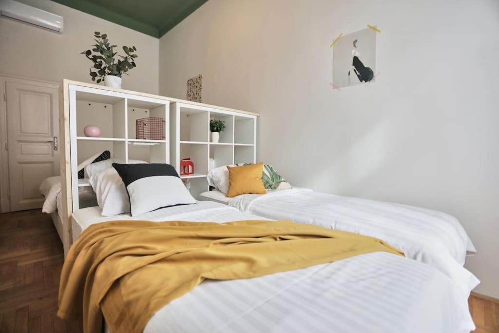 Unwind In Style W Sauna Dsgn 2Br Home 布达佩斯 外观 照片