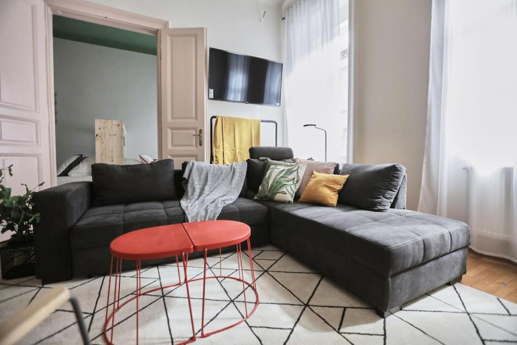 Unwind In Style W Sauna Dsgn 2Br Home 布达佩斯 外观 照片