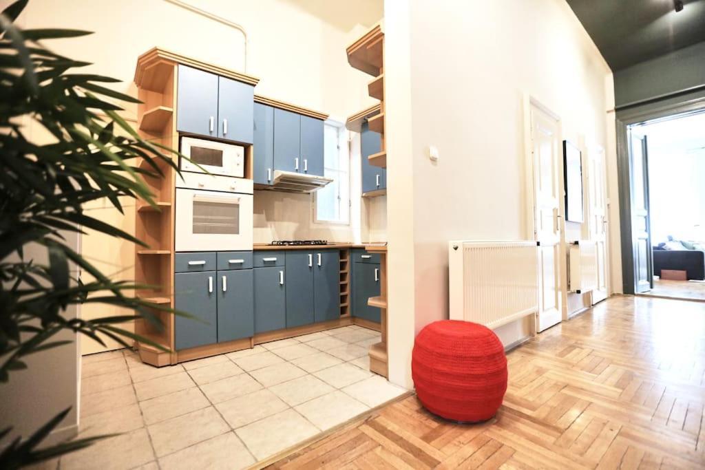 Unwind In Style W Sauna Dsgn 2Br Home 布达佩斯 外观 照片