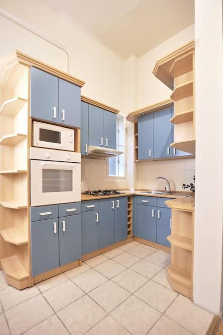 Unwind In Style W Sauna Dsgn 2Br Home 布达佩斯 外观 照片
