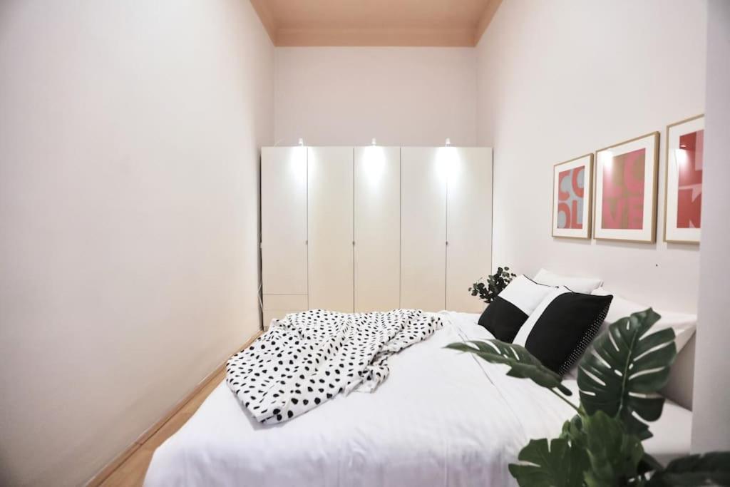Unwind In Style W Sauna Dsgn 2Br Home 布达佩斯 外观 照片