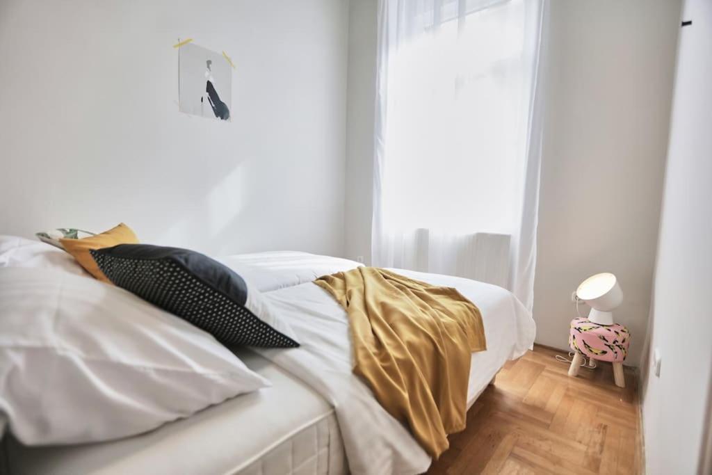 Unwind In Style W Sauna Dsgn 2Br Home 布达佩斯 外观 照片