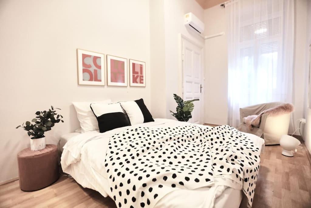 Unwind In Style W Sauna Dsgn 2Br Home 布达佩斯 外观 照片
