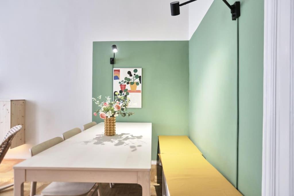 Unwind In Style W Sauna Dsgn 2Br Home 布达佩斯 外观 照片