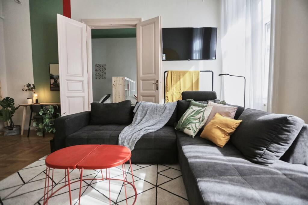 Unwind In Style W Sauna Dsgn 2Br Home 布达佩斯 外观 照片