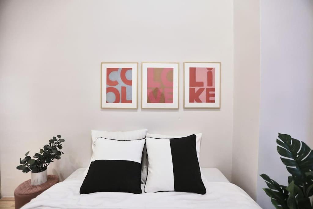 Unwind In Style W Sauna Dsgn 2Br Home 布达佩斯 外观 照片