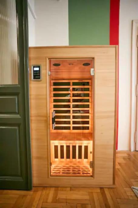 Unwind In Style W Sauna Dsgn 2Br Home 布达佩斯 外观 照片