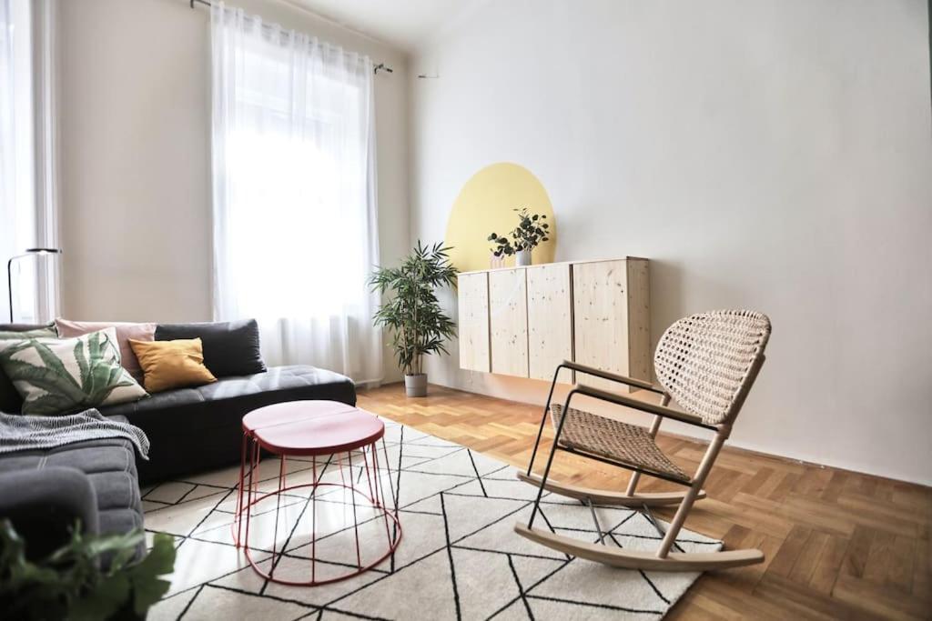 Unwind In Style W Sauna Dsgn 2Br Home 布达佩斯 外观 照片